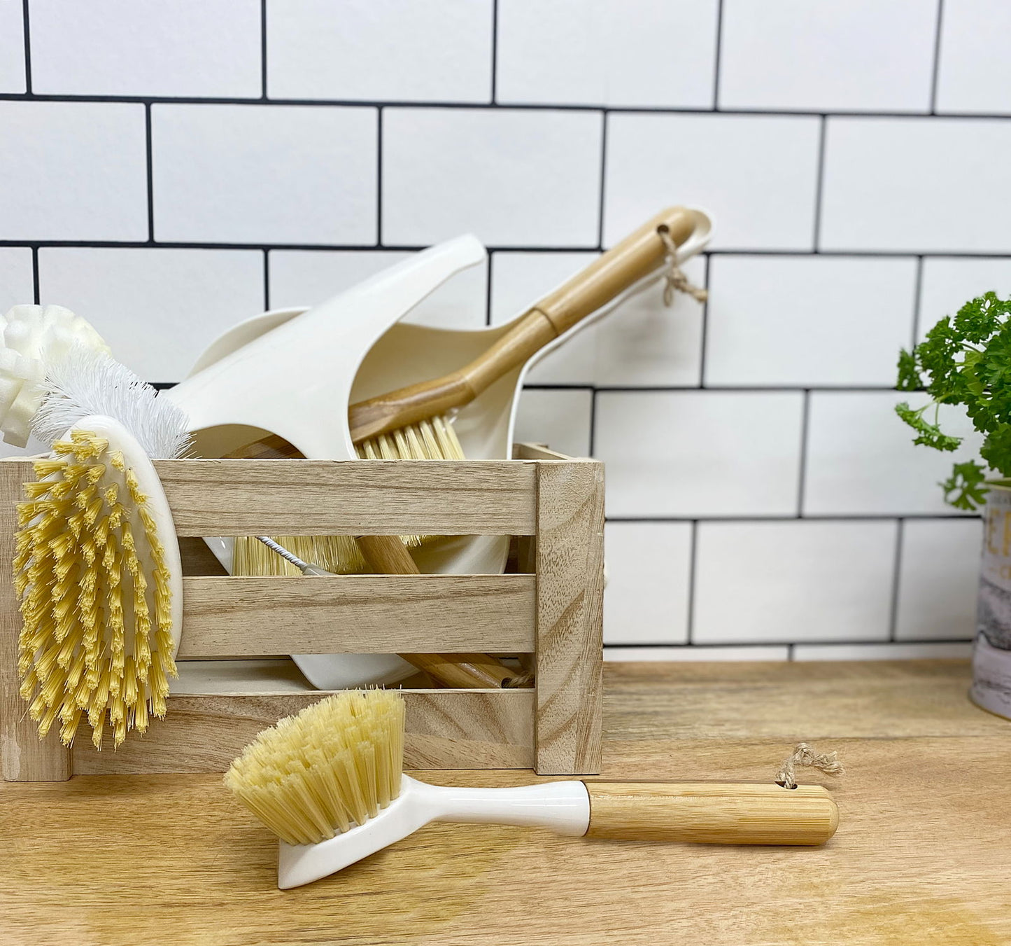Cream Bamboo Handle Washing Up Brush Eco-Friendly Kitchen Cleaning Tool