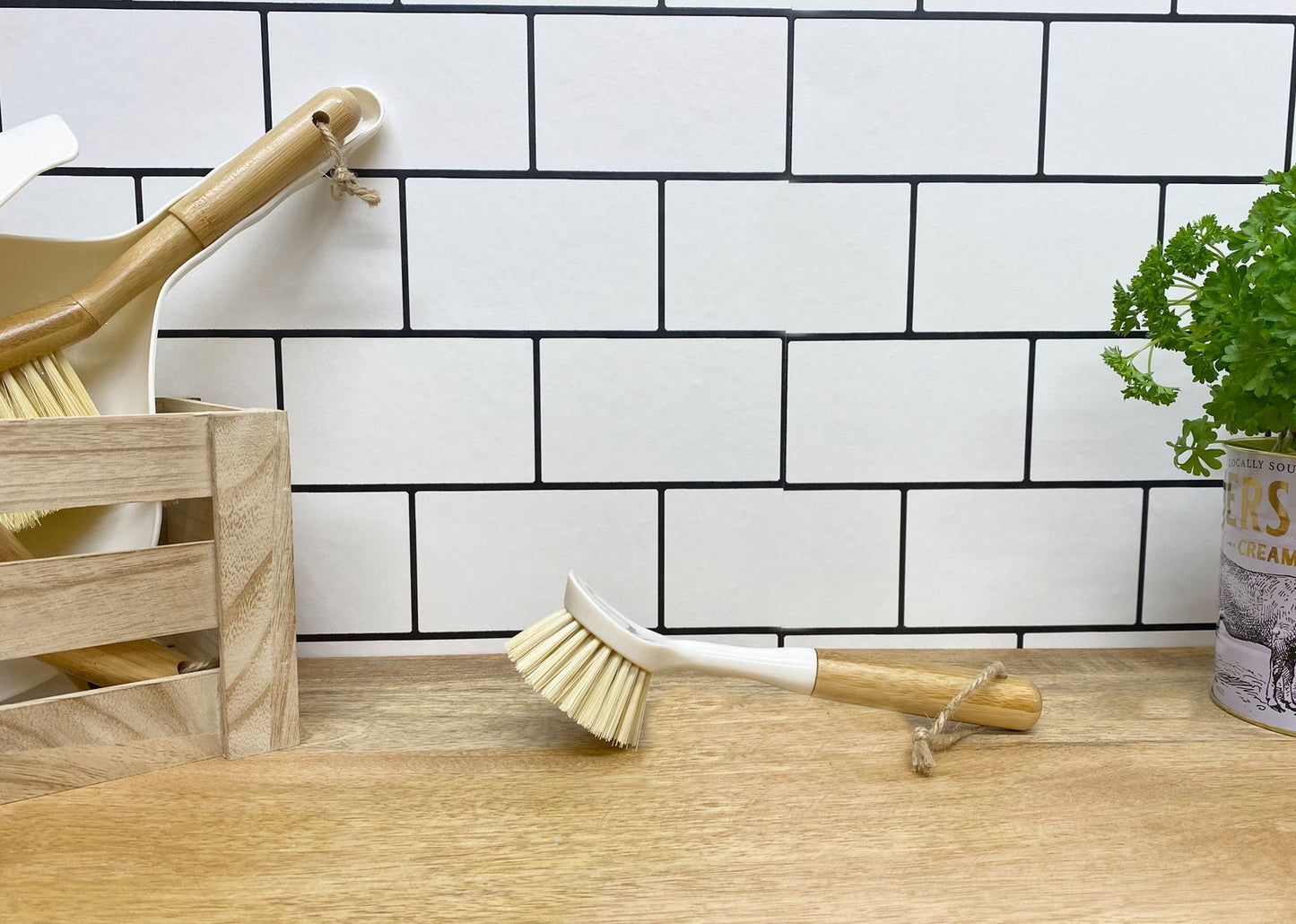 Cream Bamboo Handle Washing Up Brush Eco-Friendly Kitchen Cleaning Tool